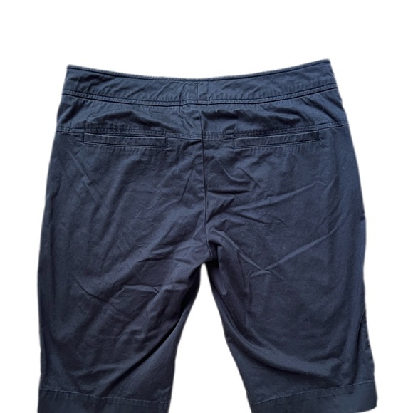 Vince shorts, Bermuda walking length, 13” inseam, size 4. Navy, pockets VGUC - Picture 4 of 7